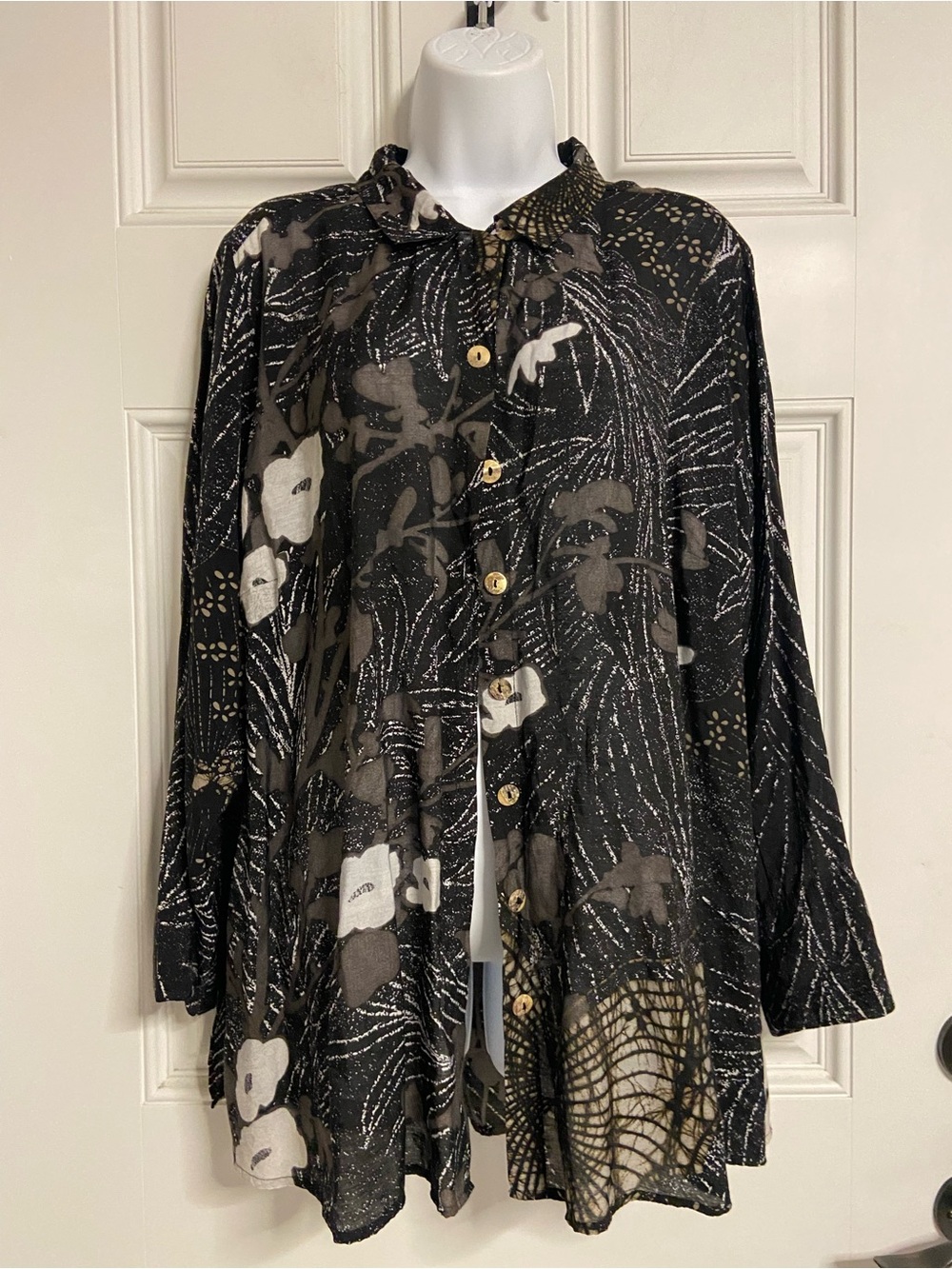 T44- CITRON SANTA MONICA Black Floral BAMBOO-RAYON Blend Blousy Shirt